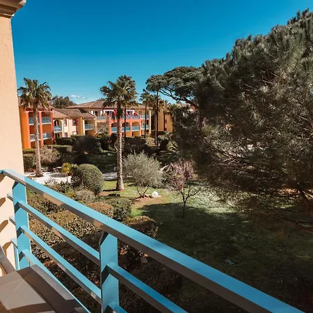 Le De Giens Apartment